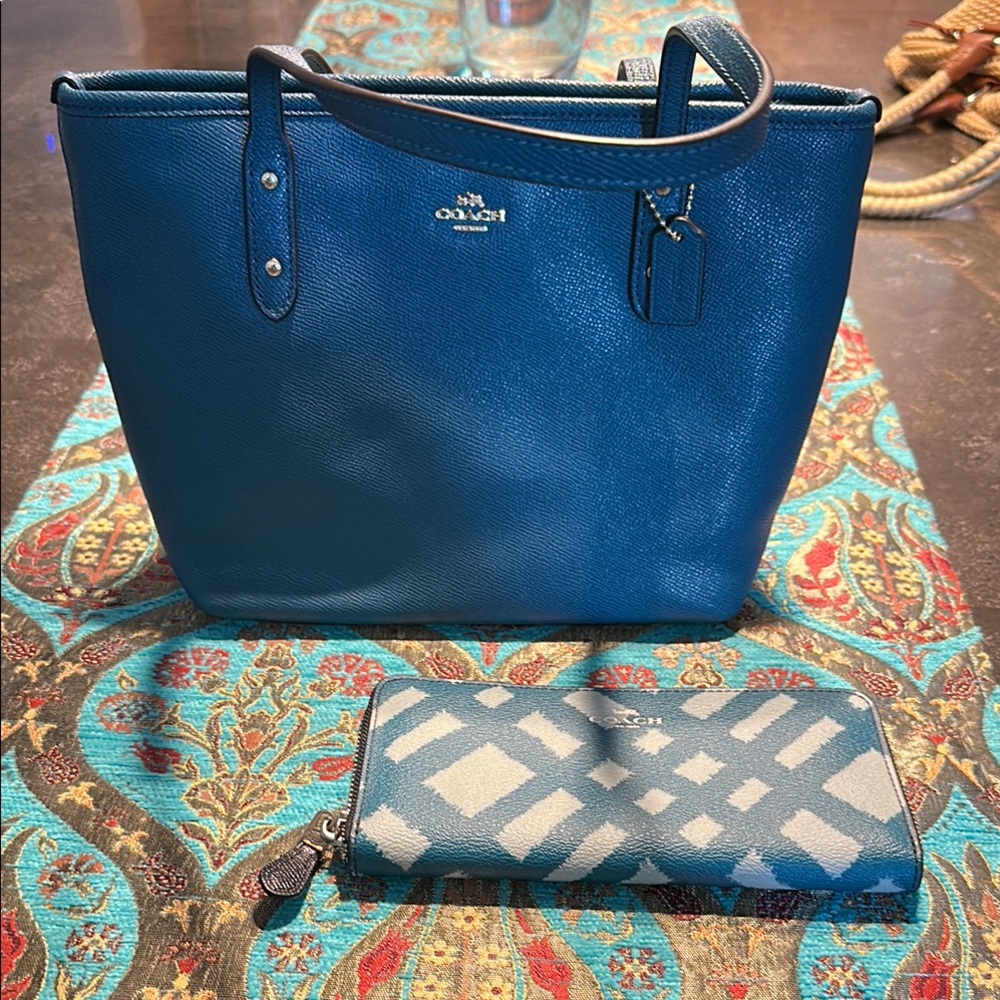 Coach Blue Tote Bag with Elegant Design